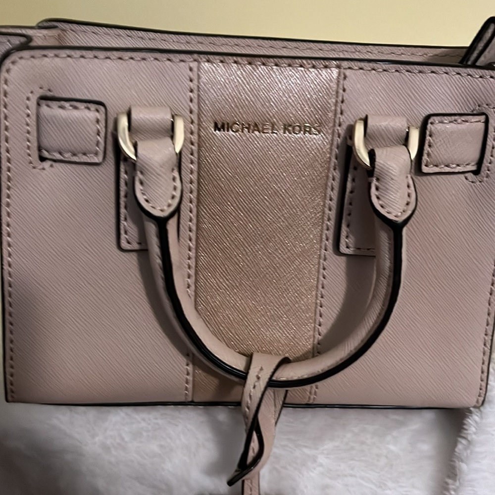 Michael Kors, small handbag, keychain, zipper pocket inside